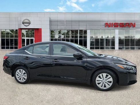 Certified 2025 Nissan Sentra S FWD image 11
