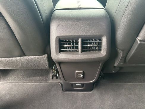 Used 2024 GMC Terrain SLT AWD/4WD image 15