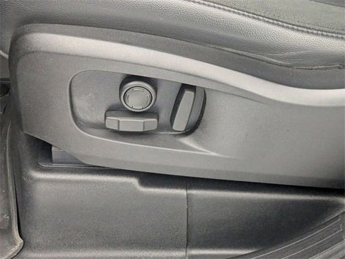 Used 2020 Land Rover Defender 110 SE image 14