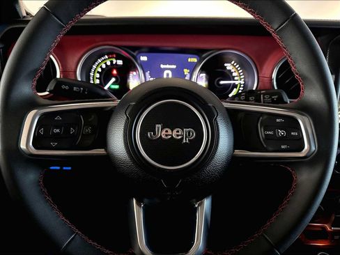 Used 2023 Jeep Wrangler Unlimited Rubicon 4xe AWD/4WD image 18