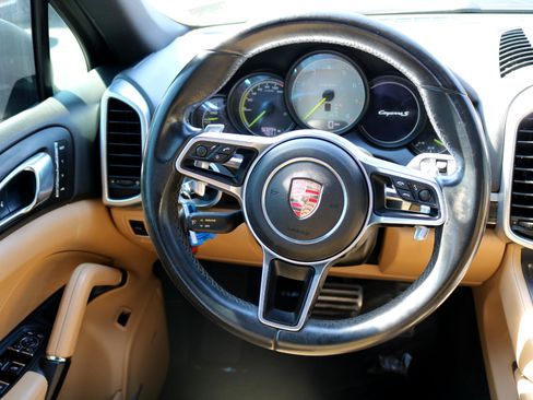 Used 2015 Porsche Cayenne S w/ Premium Package image 36