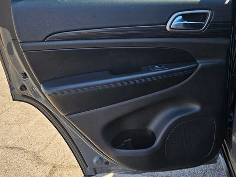 Used 2019 Jeep Grand Cherokee Laredo RWD image 24