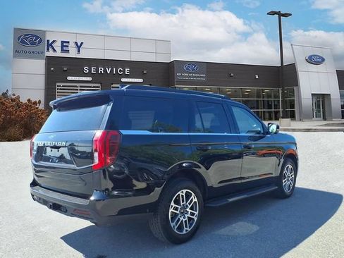 Used 2025 Ford Expedition Active AWD/4WD image 4