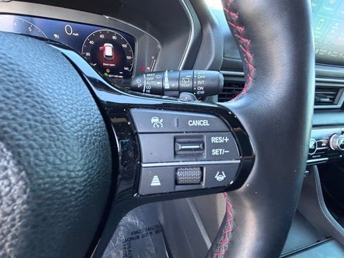 Certified 2025 Honda Pilot Black Edition image 26