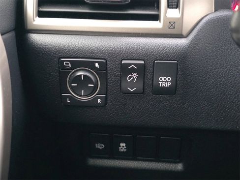 Used 2015 Lexus GX 460 image 31