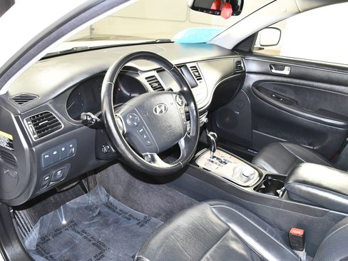 Used 2013 Hyundai Genesis 5.0 R-Spec RWD image 2