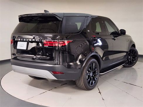 New 2026 Land Rover Discovery S image 2
