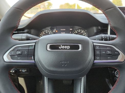 Used 2022 Jeep Compass Trailhawk image 11