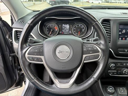 Used 2020 Jeep Cherokee Latitude Plus w/ Cold Weather Group image 13