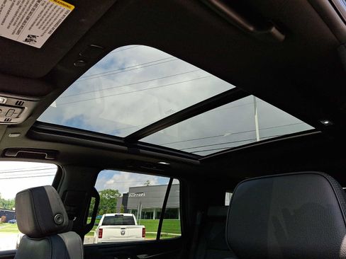 Used 2024 GMC Yukon Denali AWD/4WD image 13