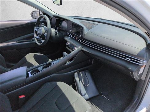 Used 2025 Hyundai Elantra Hybrid FWD image 12