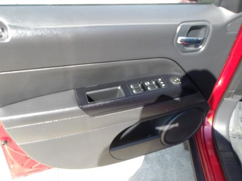 Used 2014 Jeep Patriot Latitude image 18