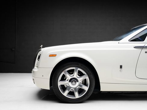 Used 2013 Rolls-Royce Phantom Drophead Coupe RWD image 21