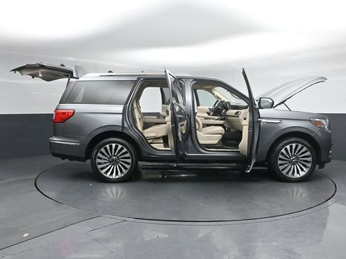 Certified 2021 Lincoln Navigator Reserve w/ Luxury Package AWD/4WD image 62