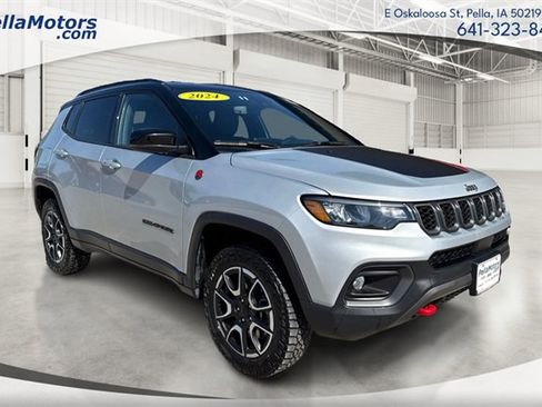 Used 2024 Jeep Compass Trailhawk image 1