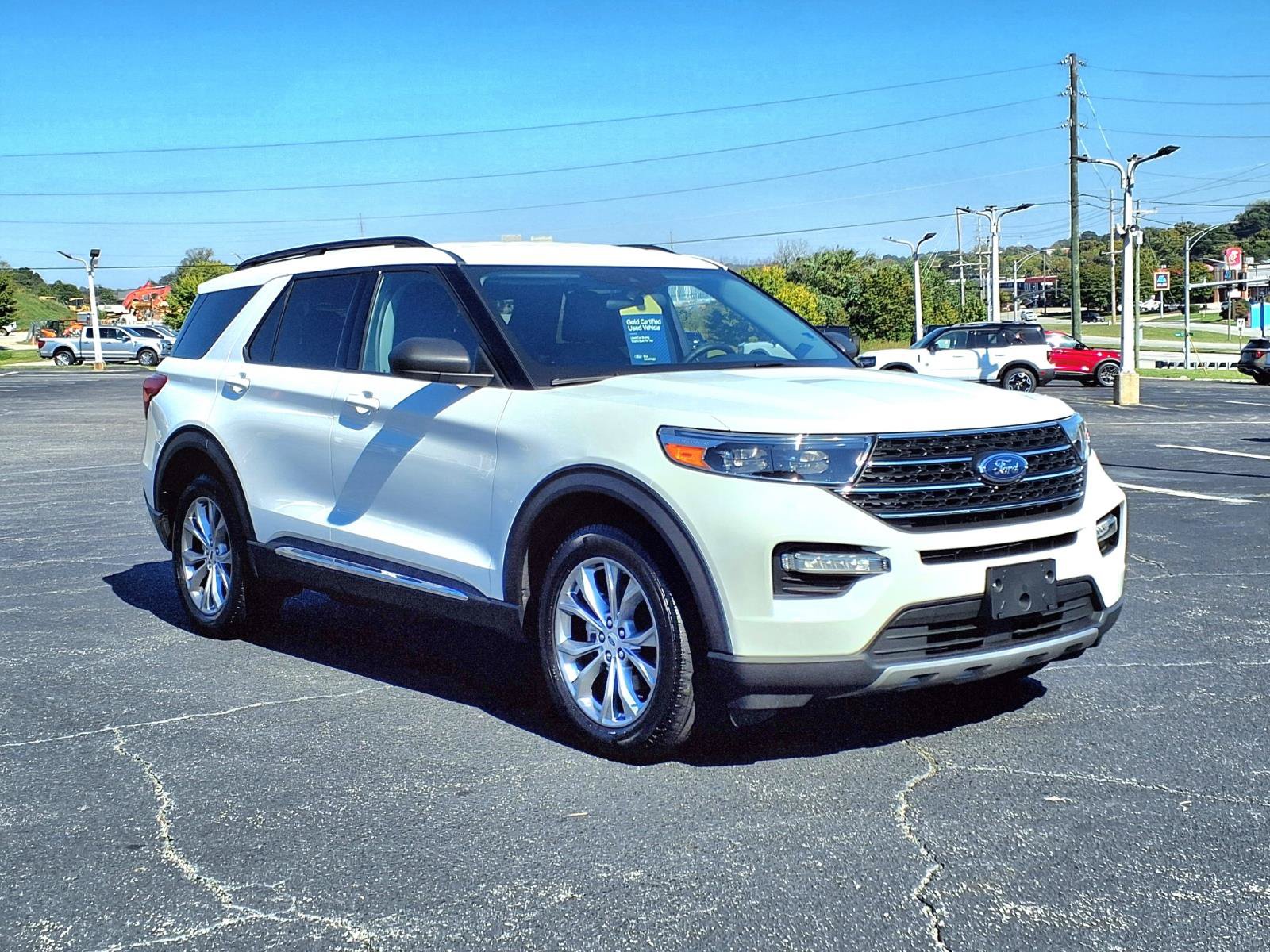 Certified 2023 Ford Explorer XLT w/ Equipment Group 202A AWD/4WD image 1