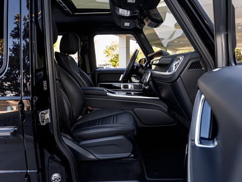 Used 2025 Mercedes-Benz G 550 image 32