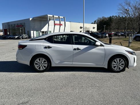 Used 2025 Nissan Sentra S image 4