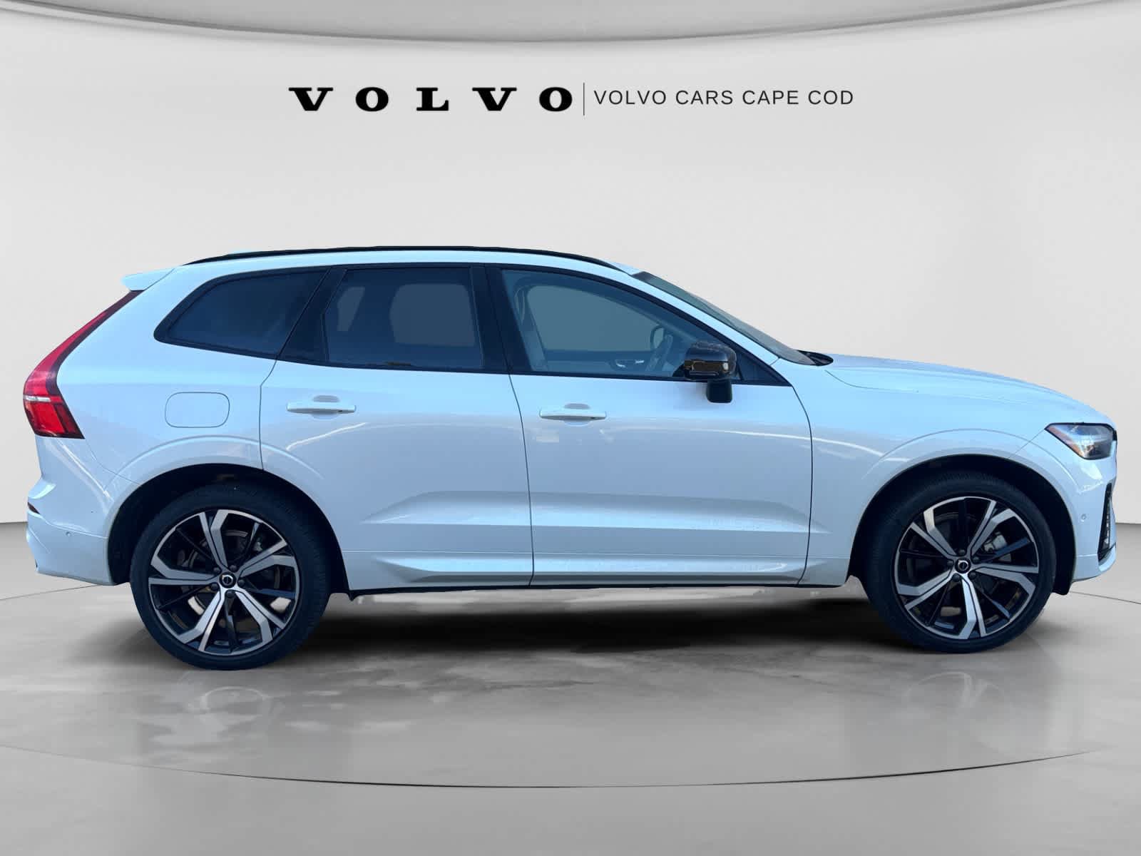 Used 2025 Volvo XC60 T8 Ultra w/ Protection Package Premier AWD/4WD image 8