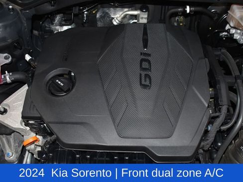 Used 2024 Kia Sorento S image 7