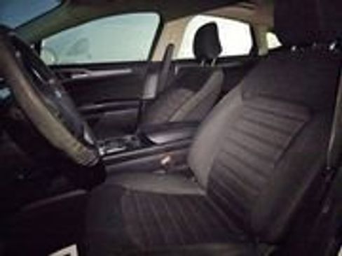 Used 2020 Ford Fusion SE image 2