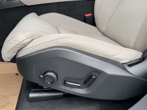 New 2026 Volvo XC90 B6 Ultra w/ Protection Package Premier image 17