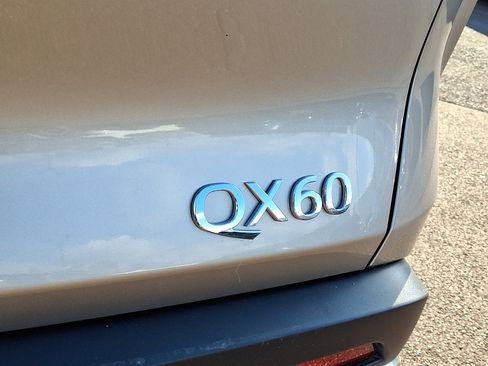 Certified 2025 INFINITI QX60 Luxe image 33
