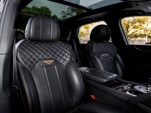 Used 2022 Bentley Bentayga image 22