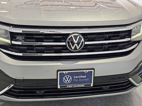 Certified 2022 Volkswagen Atlas SEL R-Line AWD/4WD image 10