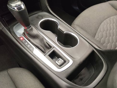 Used 2019 Chevrolet Equinox LT FWD image 26