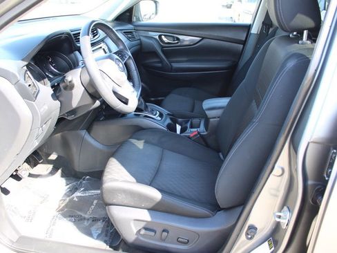 Used 2019 Nissan Rogue SV image 16