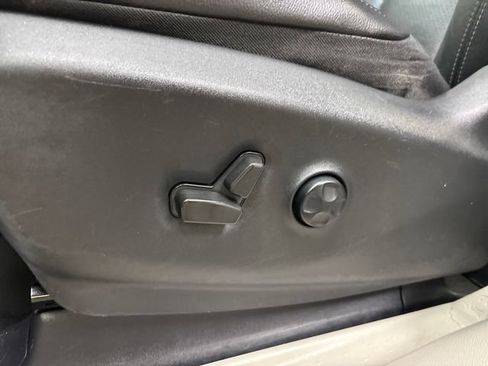 Used 2022 Chrysler Pacifica Touring-L FWD image 34