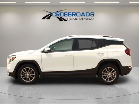 Used 2022 GMC Terrain SLT image 2