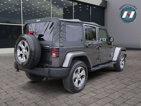 Used 2018 Jeep Wrangler Unlimited Sahara w/ Connectivity Group AWD/4WD image 5