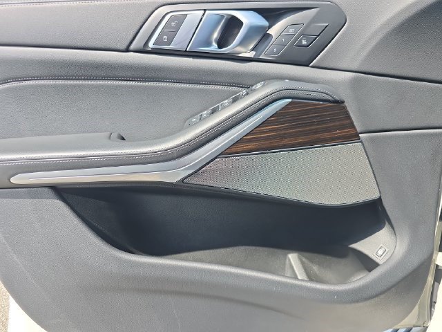 Used 2025 BMW X5 xDrive50e AWD/4WD image 26