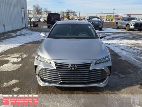 Used 2019 Toyota Avalon XLE image 2
