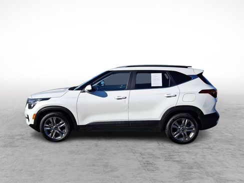 Used 2023 Kia Seltos S w/ Navigation Package image 2