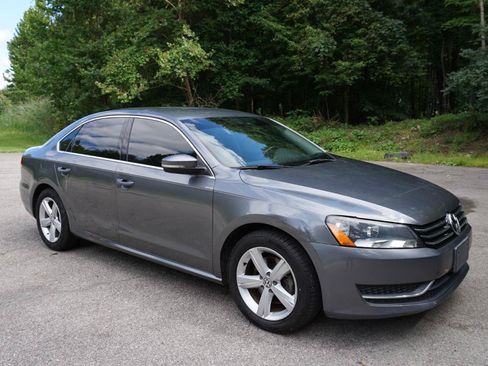 Used 2015 Volkswagen Passat 1.8T SE FWD image 7