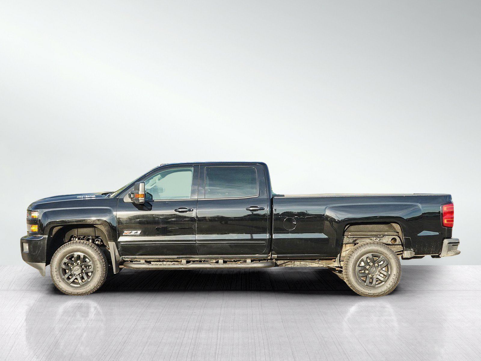 Used 2019 Chevrolet Silverado 2500 LTZ w/ Midnight Edition AWD/4WD image 2