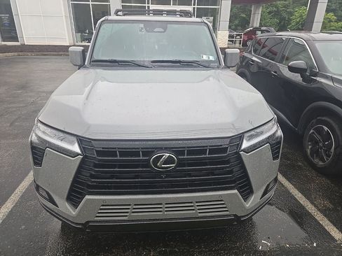 Used 2025 Lexus GX 550 w/ Accessory Package (2T) AWD/4WD image 15