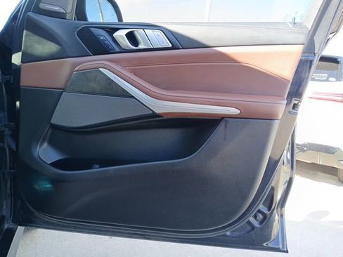 Used 2022 BMW X7 M50i image 18