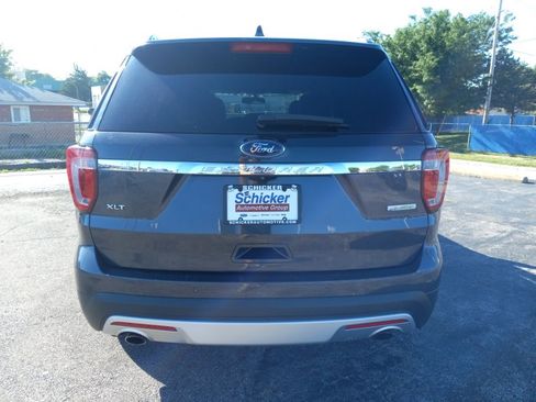 Used 2017 Ford Explorer XLT w/ Equipment Group 202A FWD image 2