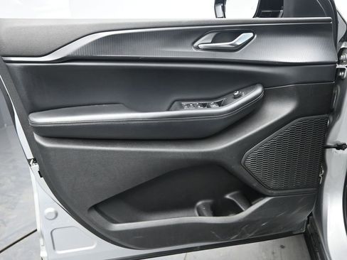 Used 2024 Jeep Grand Cherokee L Laredo image 24