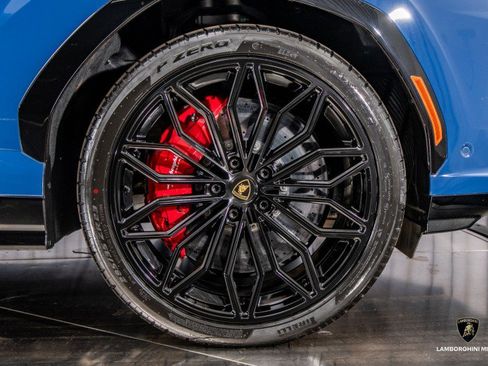 Used 2025 Lamborghini Urus SE image 33