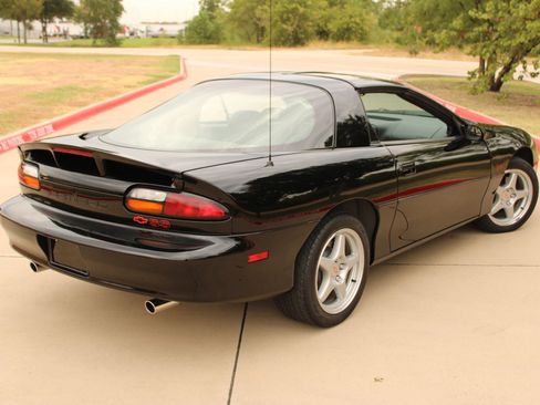 Used 1999 Chevrolet Camaro Z28 w/ SS Performance/Appearance Pkg RWD image 14