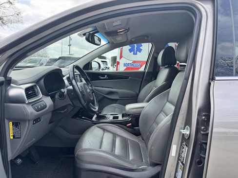 Used 2016 Kia Sorento EX w/ EX Premium Package image 4