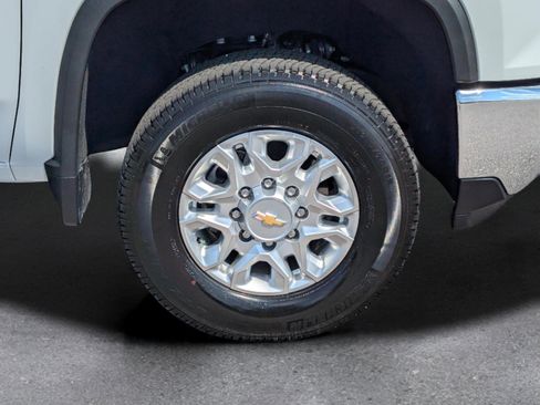 Used 2024 Chevrolet Silverado 2500 LT w/ Convenience Package image 6