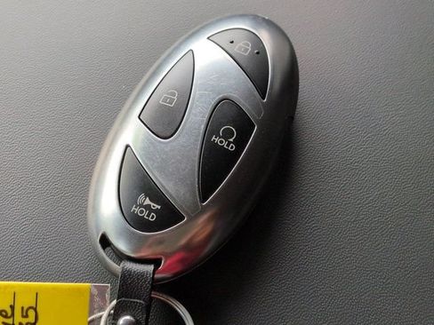 Used 2025 Hyundai Santa Fe SEL FWD image 28