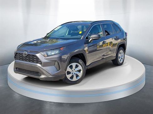 Used 2019 Toyota RAV4 LE image 1