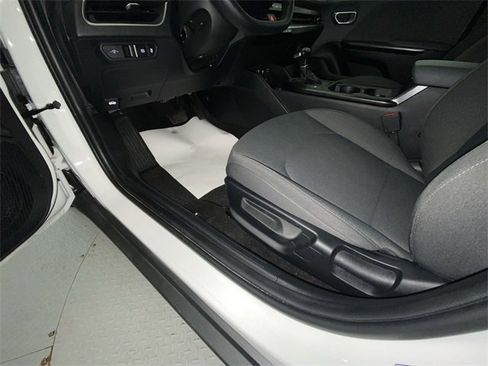 Used 2025 Kia K4 LX image 12